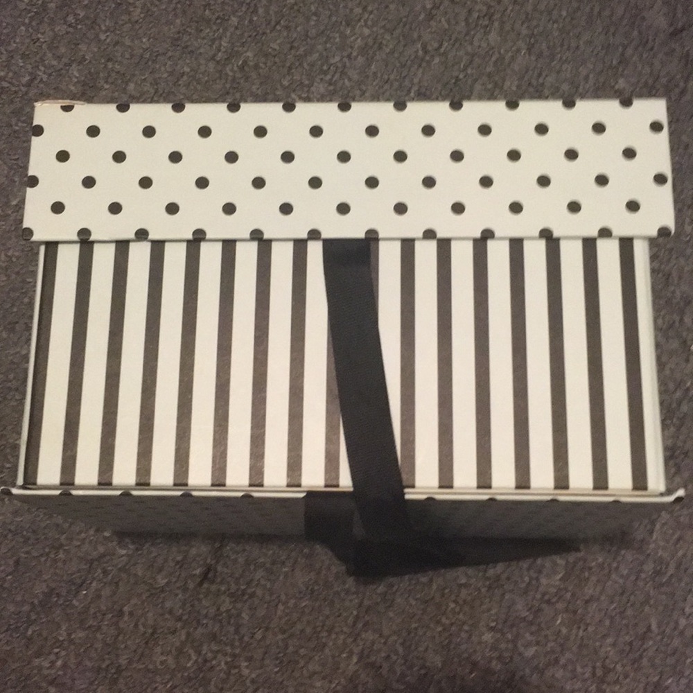 Box - Picture 4 of 4